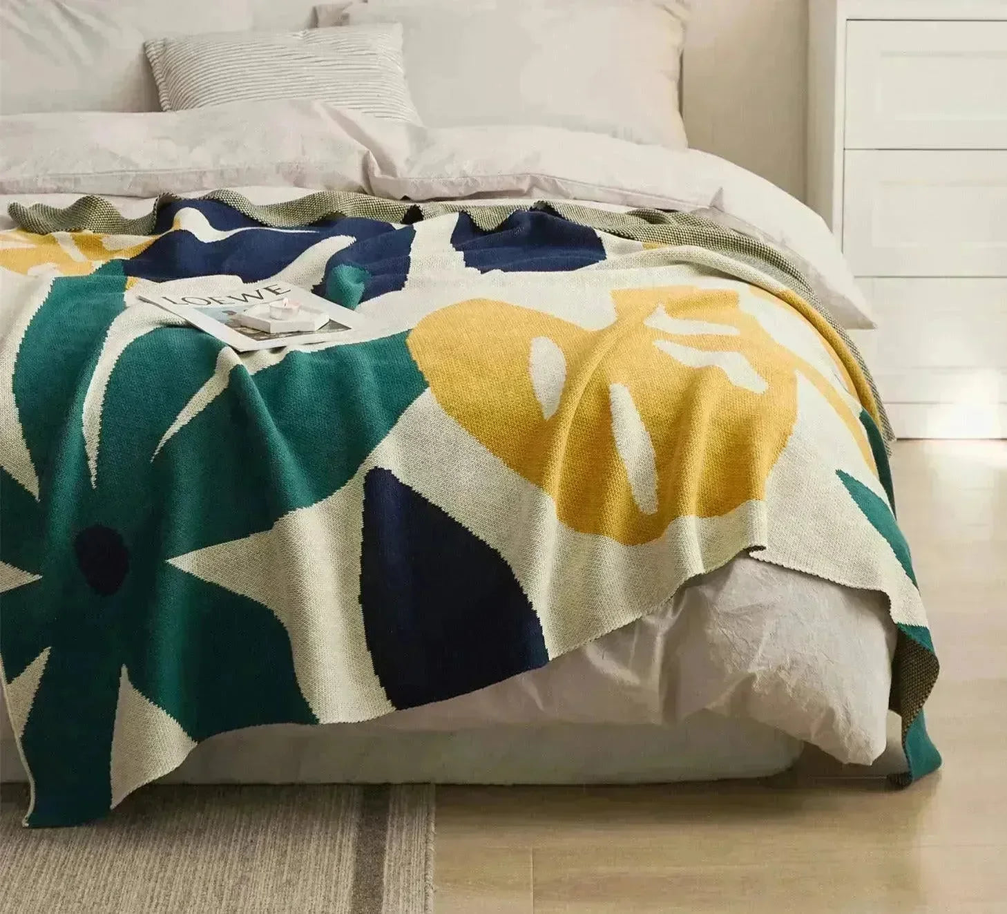 Summer Leaf Knitted Throw Blanket - Fluffyslip