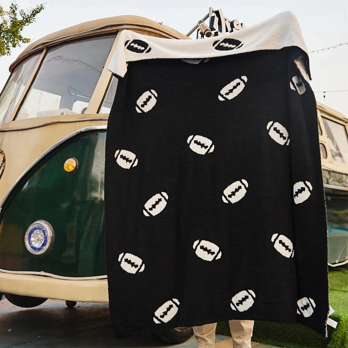 Football Pattern Microfiber Throw Blanket - Fluffyslip