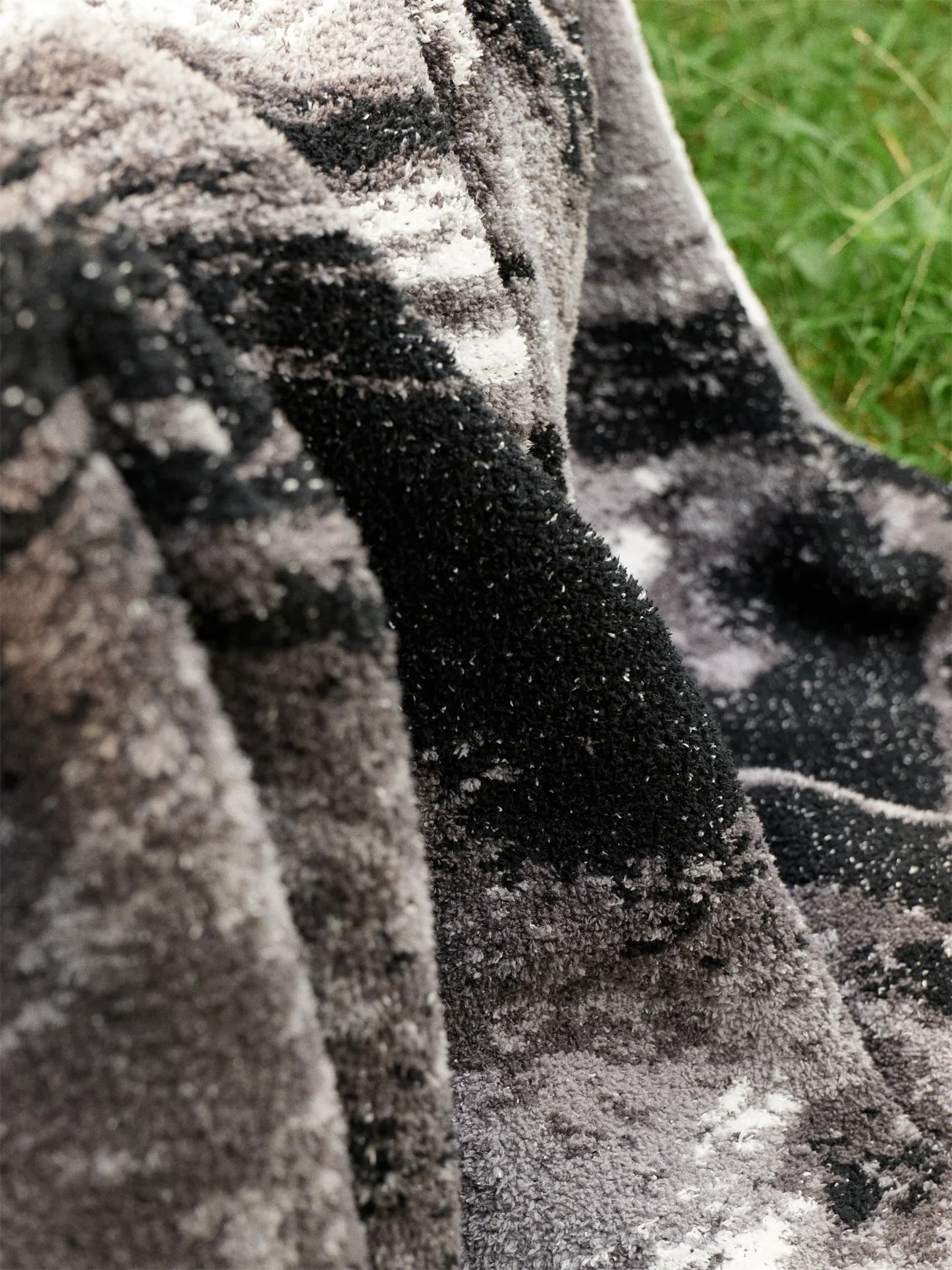 Gradient Swirl Microfiber Throw Blanket