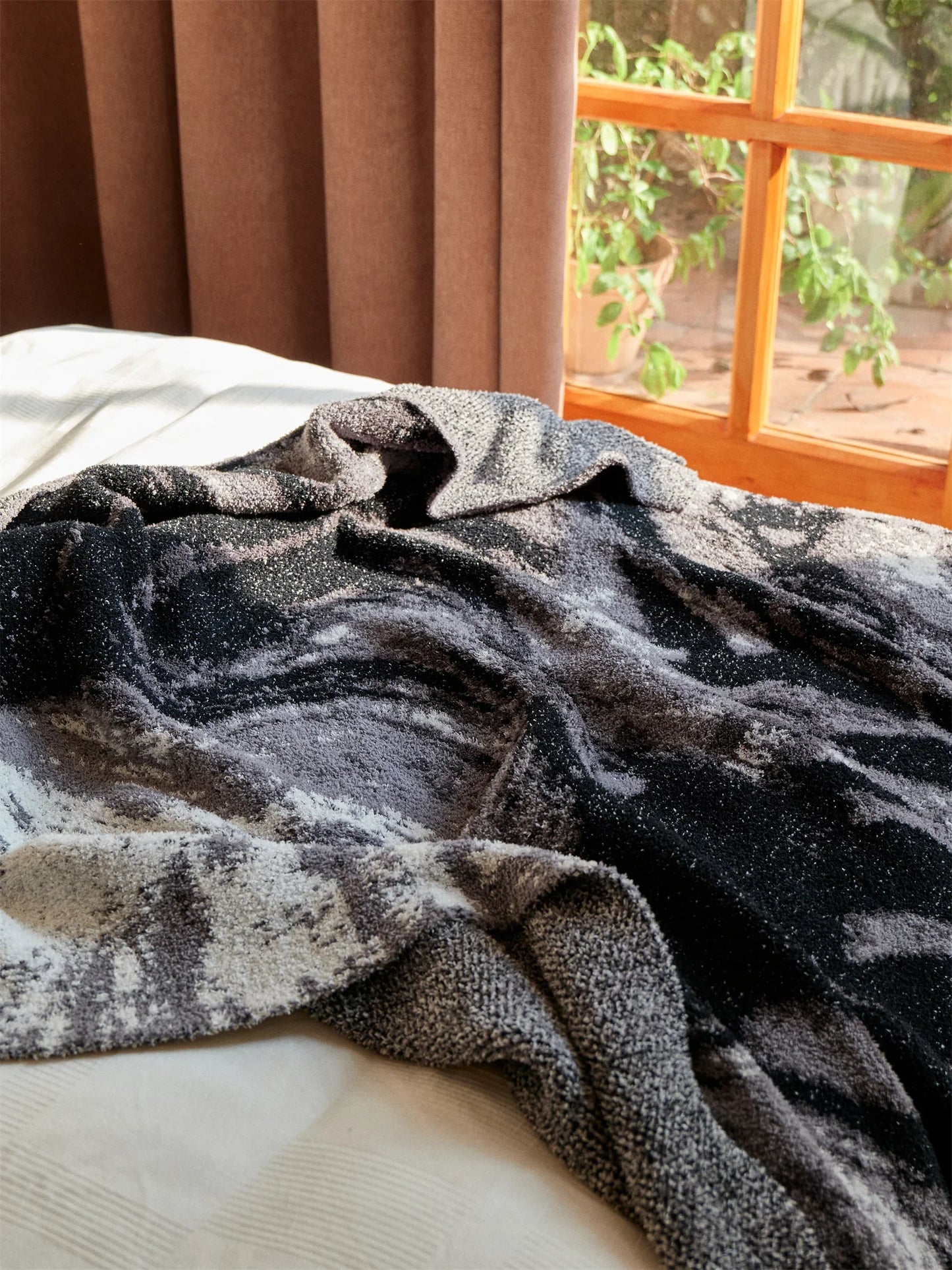 Gradient Swirl Microfiber Throw Blanket