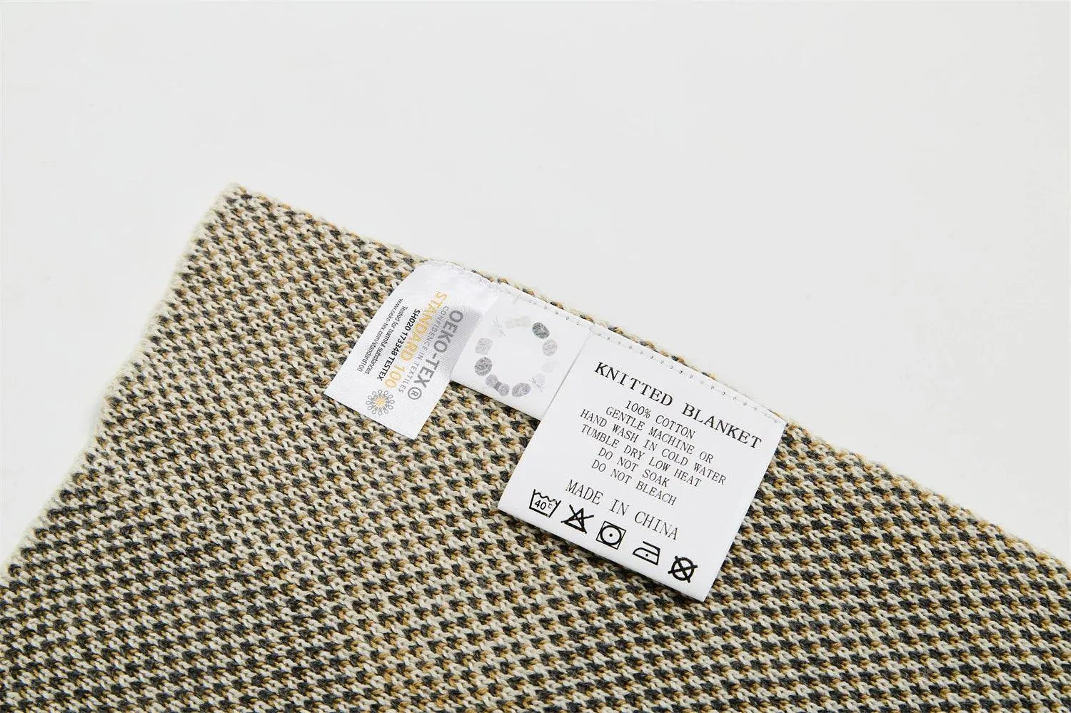 Sleek Three-Dimensional Plaid Throw Blanket - Fluffyslip