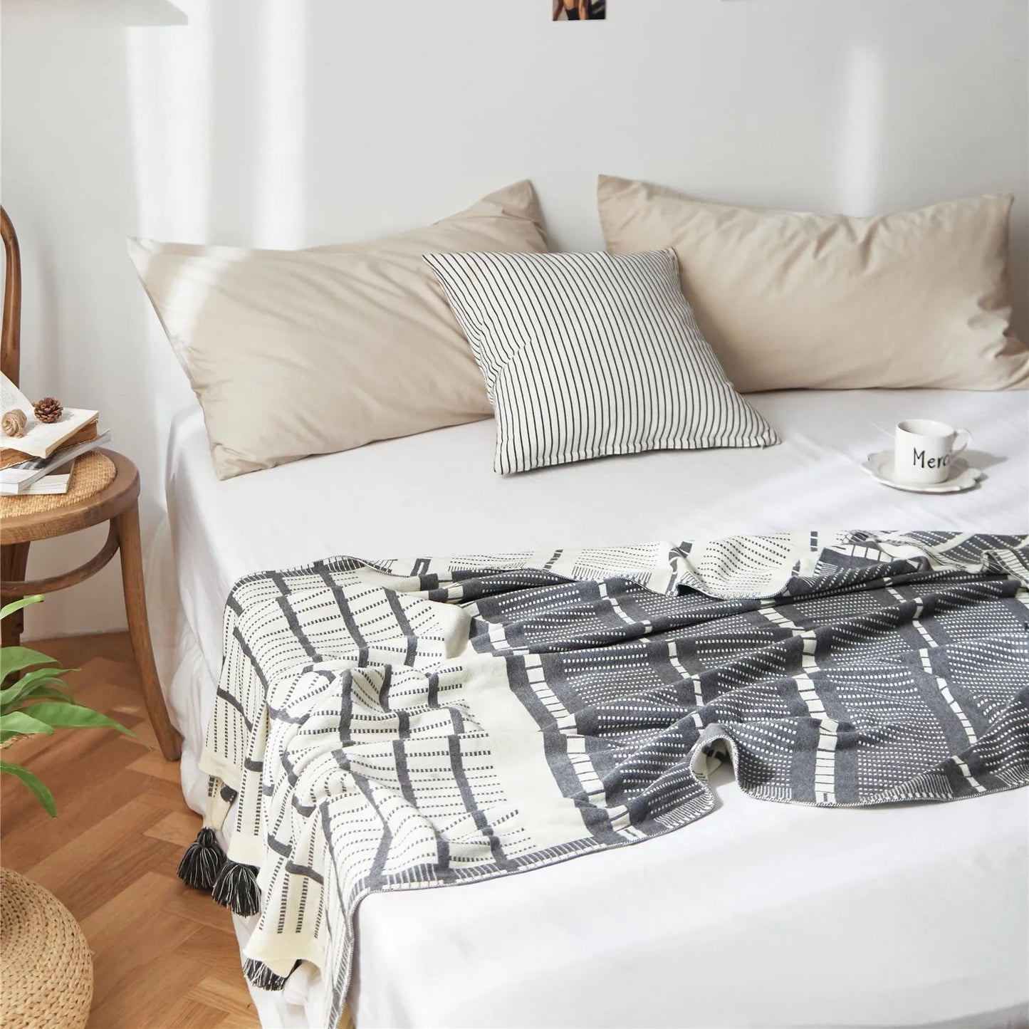 Vintage Bloom Pom Pom Cotton Throw Blanket