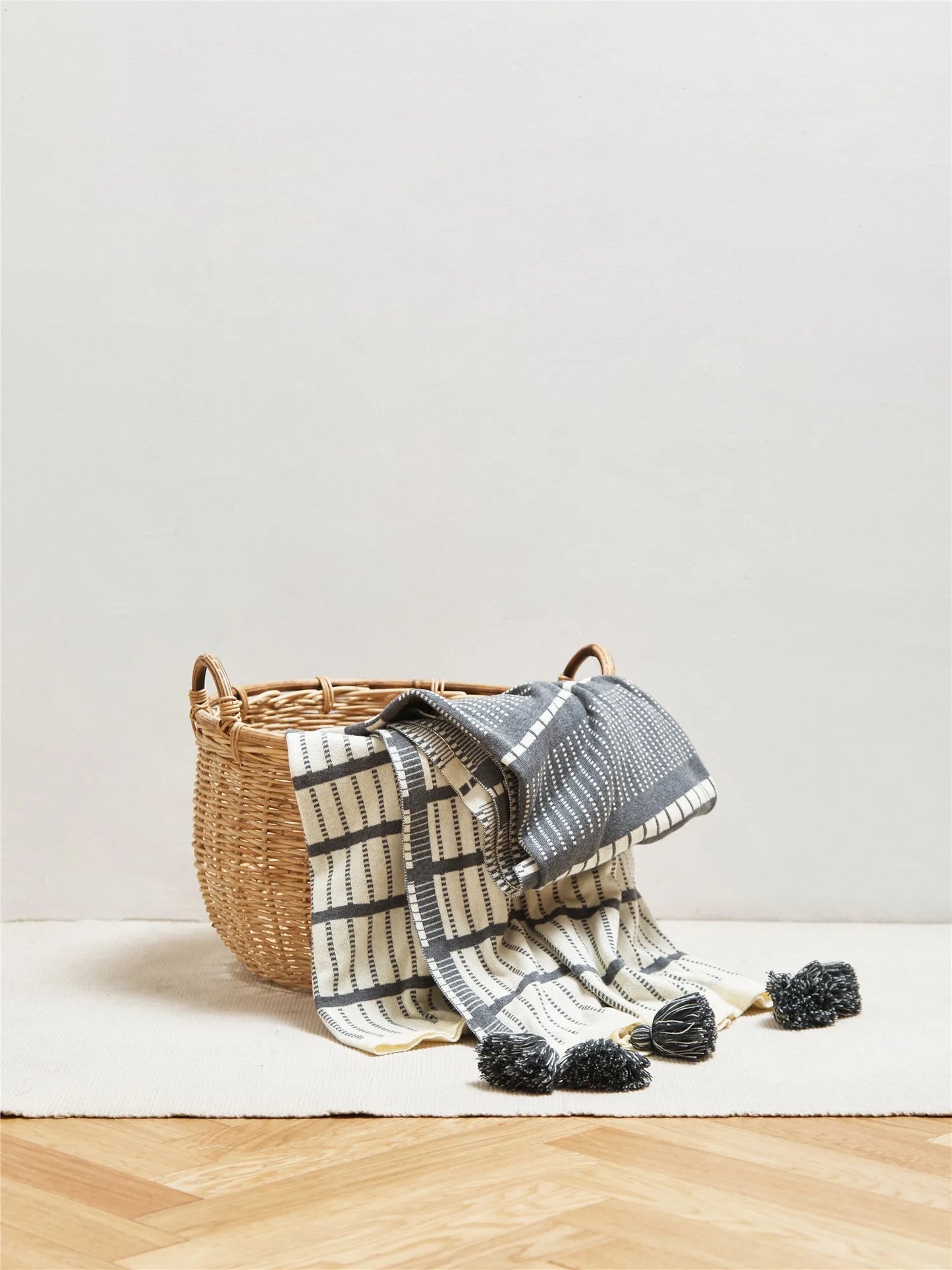 Vintage Bloom Pom Pom Cotton Throw Blanket