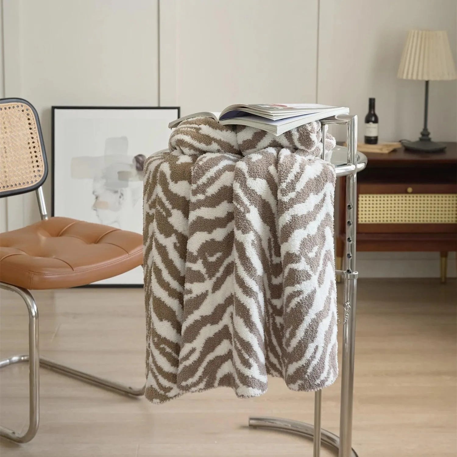 Zebra Stripe Microfiber Throw Blanket - Fluffyslip