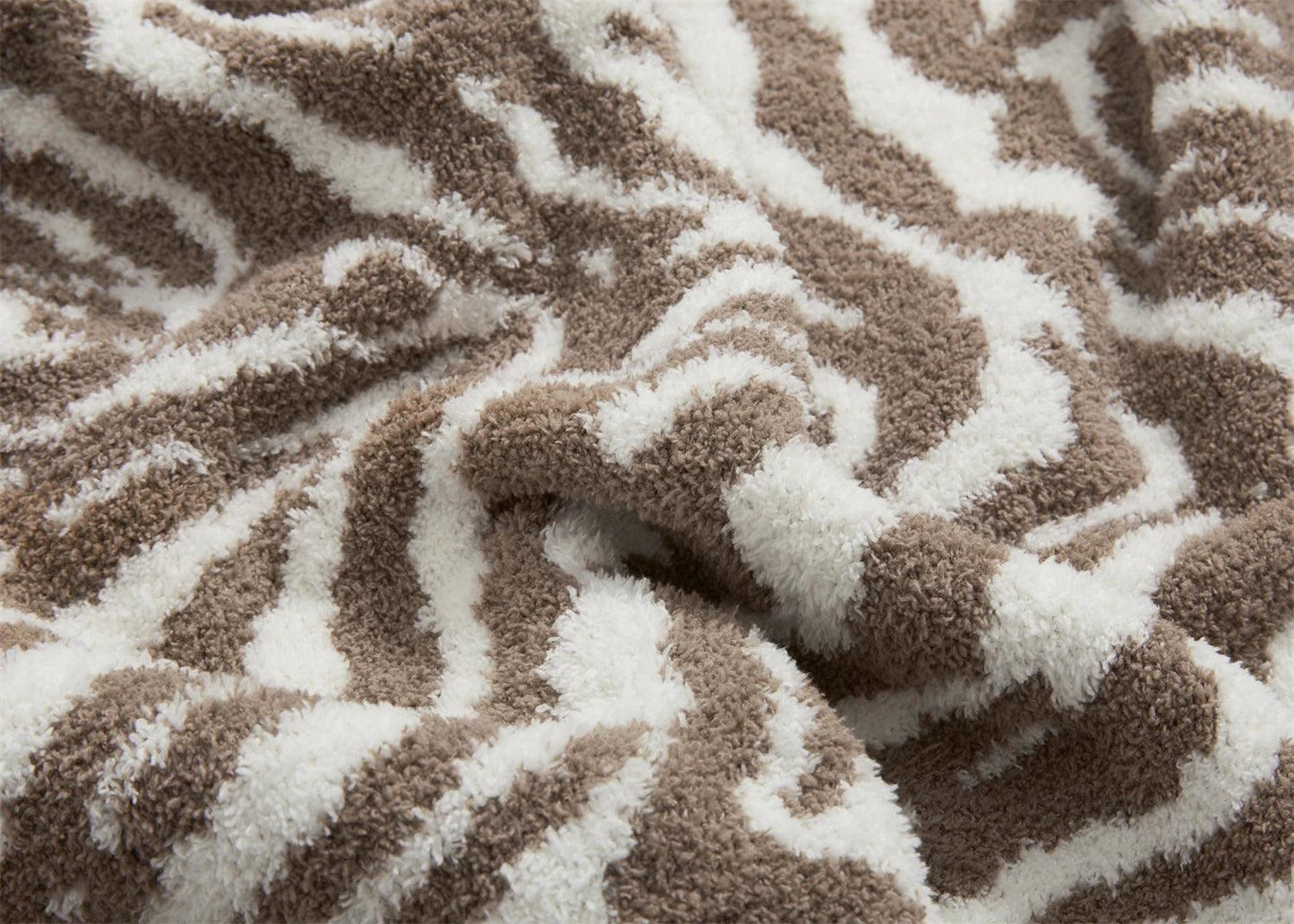 Zebra Stripe Microfiber Throw Blanket - Fluffyslip